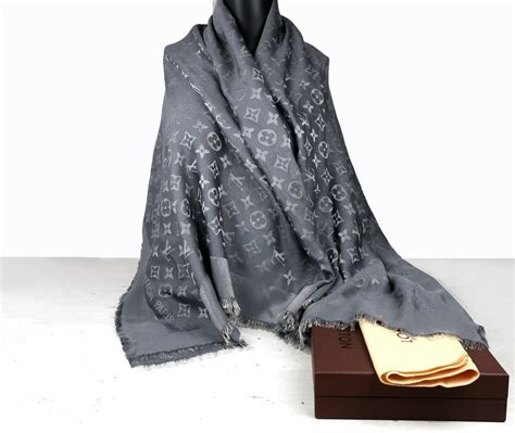 louis vuitton sjaal zwart dames|Monogram Classic Shawl S00 .